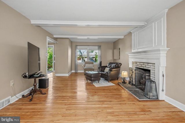 20 VASSAR DR, Newark, DE 19711