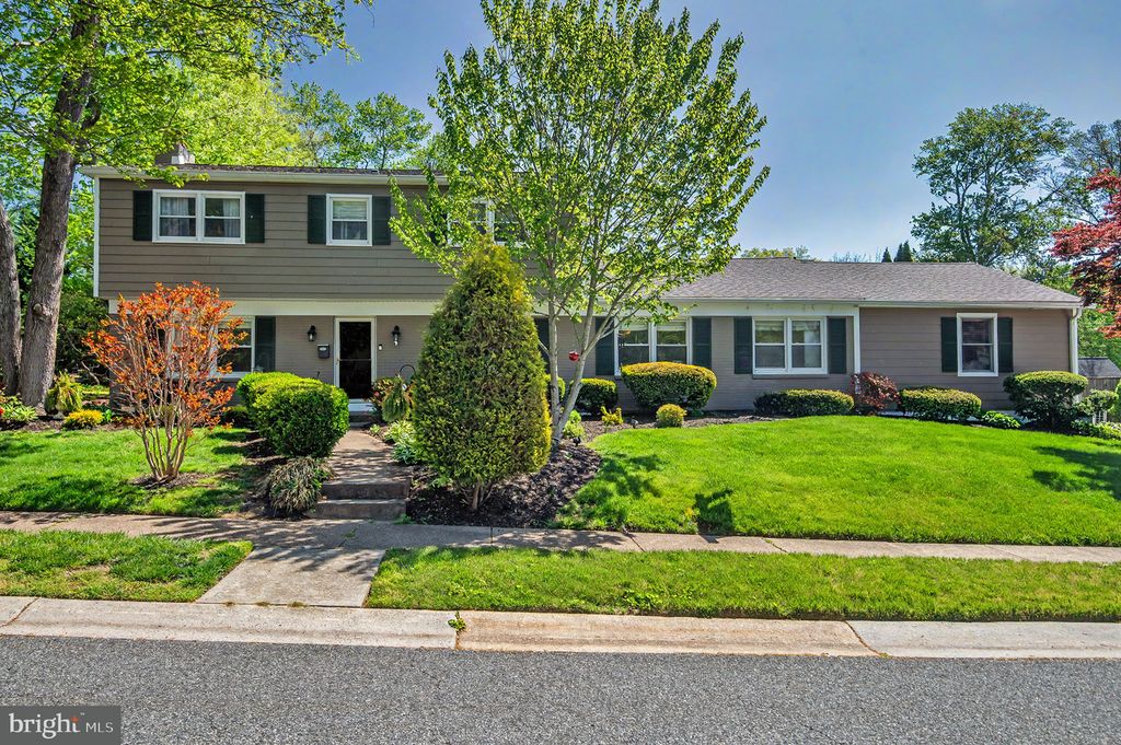 20 VASSAR DR, Newark, DE 19711