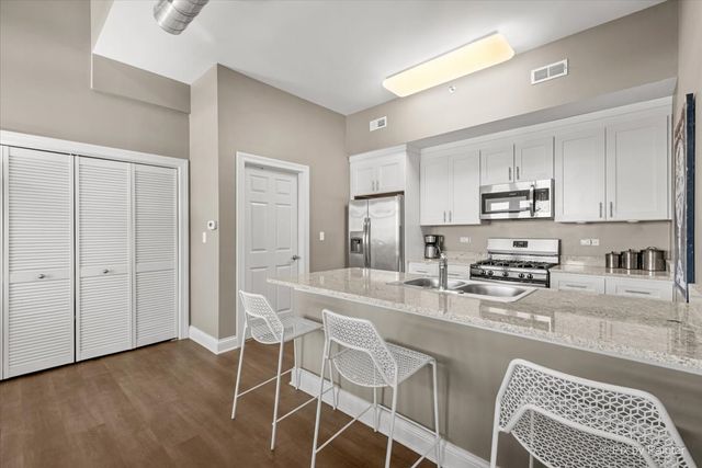 364 S Main Street 364, Bartlett, IL 60103