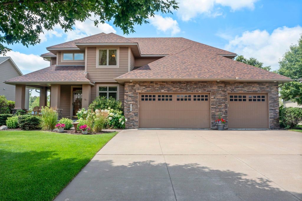 6263 W Shadow Lake Drive, Lino Lakes, MN 55014