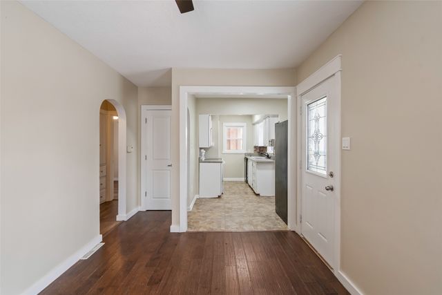 1257 E 33rd Street, Des Moines, IA 50317