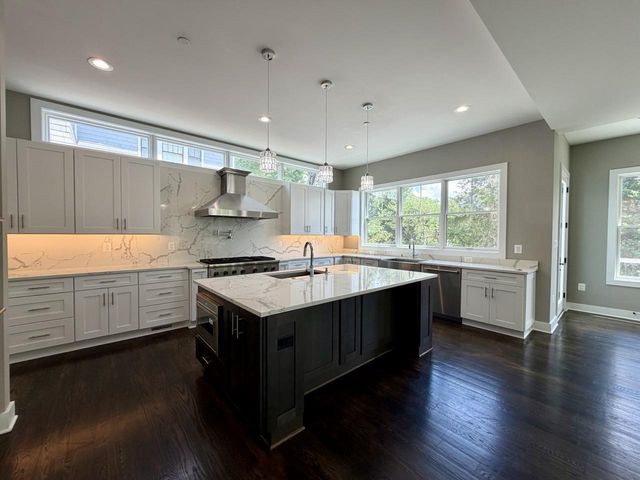 5514 MCKINLEY ST, Bethesda, MD 20817