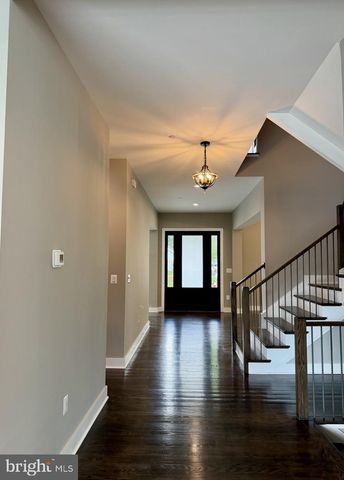 5514 MCKINLEY ST, Bethesda, MD 20817