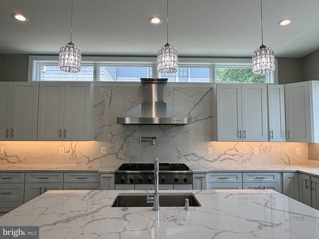 5514 MCKINLEY ST, Bethesda, MD 20817