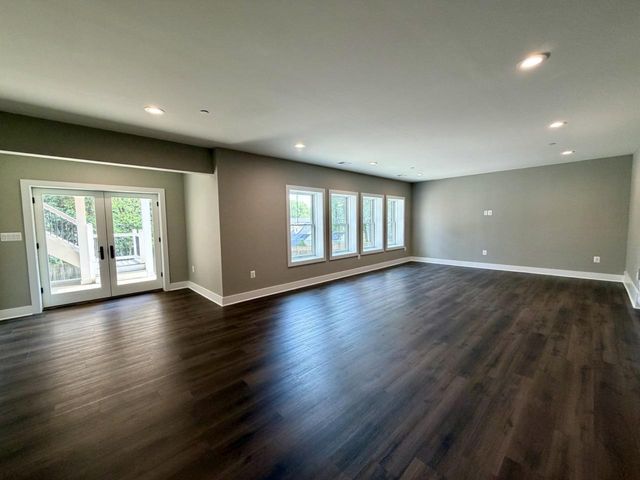 5514 MCKINLEY ST, Bethesda, MD 20817