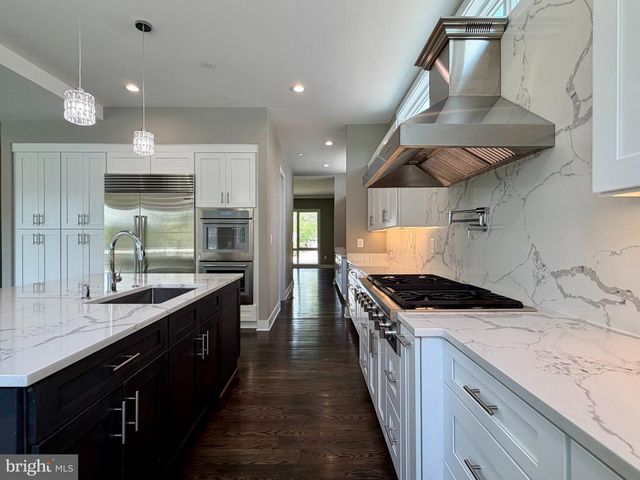 5514 MCKINLEY ST, Bethesda, MD 20817