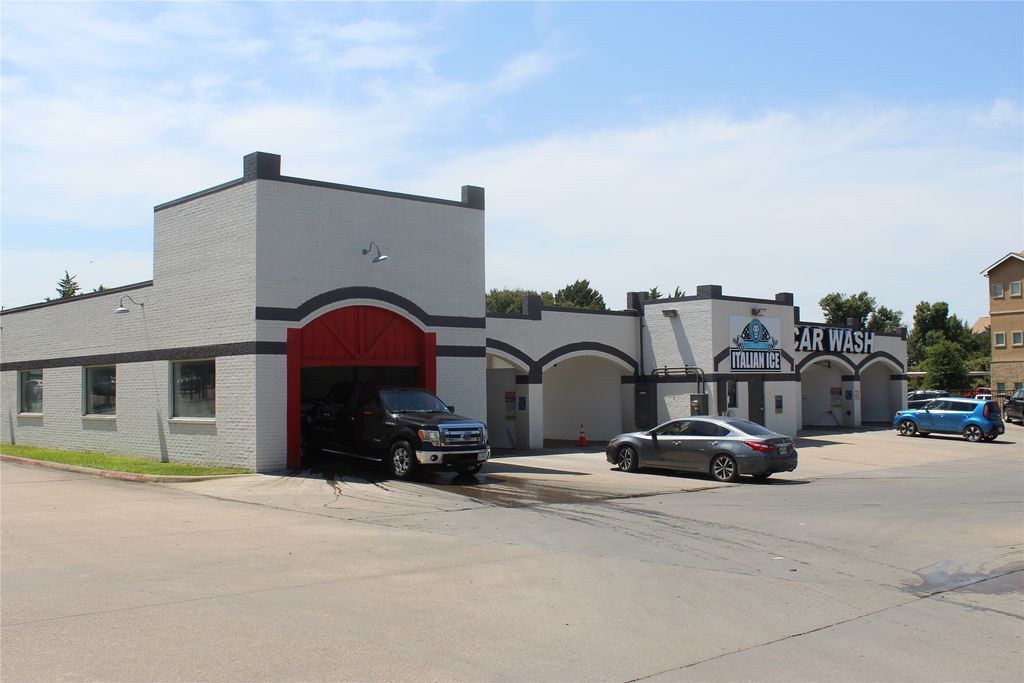 1703 W Ennis Avenue, Ennis, TX 75119