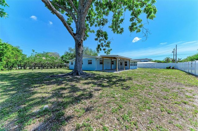 2401 10TH STREET W, Palmetto, FL 34221