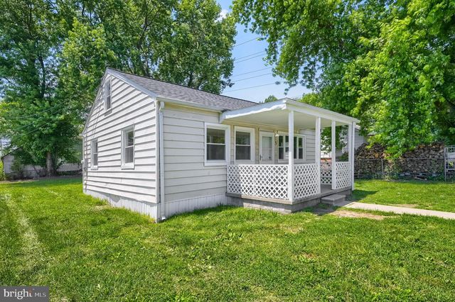 3 HONEYCOMB RD, Middle River, MD 21220
