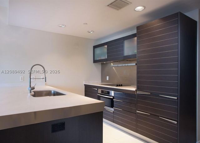 200 Biscayne Boulevard Way 3209, Miami, FL 33131