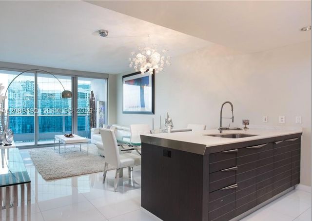 200 Biscayne Boulevard Way 3209, Miami, FL 33131