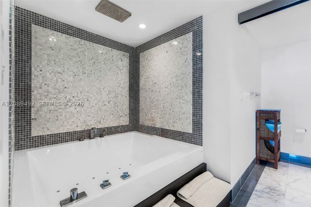 200 Biscayne Boulevard Way 3209, Miami, FL 33131