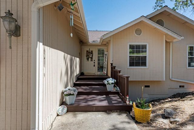 258 Circle Oaks Dr, Napa, CA 94558