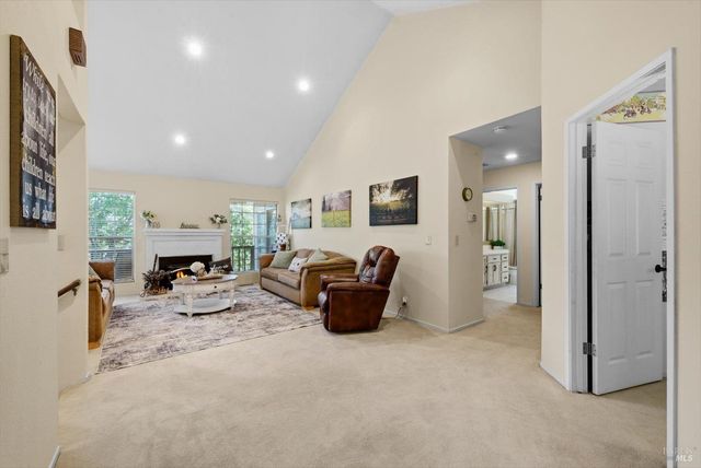 258 Circle Oaks Dr, Napa, CA 94558