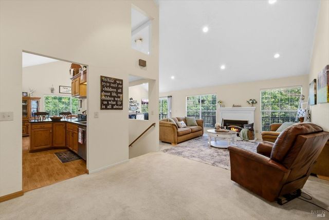 258 Circle Oaks Dr, Napa, CA 94558