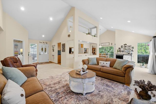 258 Circle Oaks Dr, Napa, CA 94558