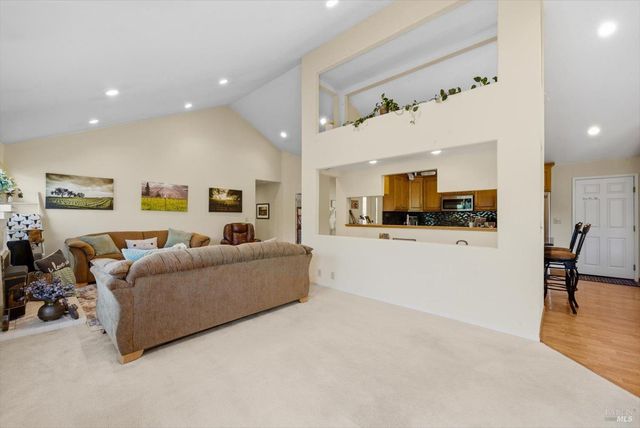 258 Circle Oaks Dr, Napa, CA 94558