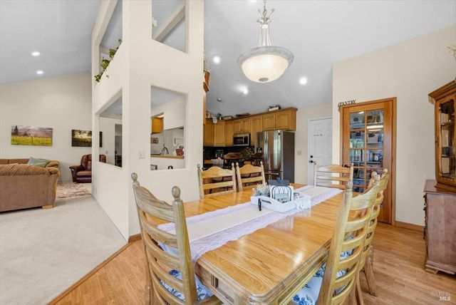 258 Circle Oaks Dr, Napa, CA 94558