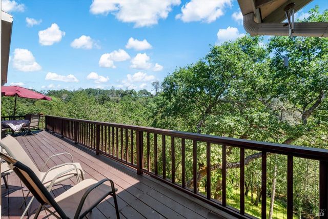 258 Circle Oaks Dr, Napa, CA 94558