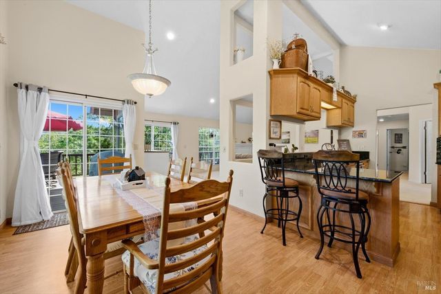 258 Circle Oaks Dr, Napa, CA 94558