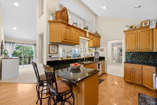 258 Circle Oaks Dr, Napa, CA 94558