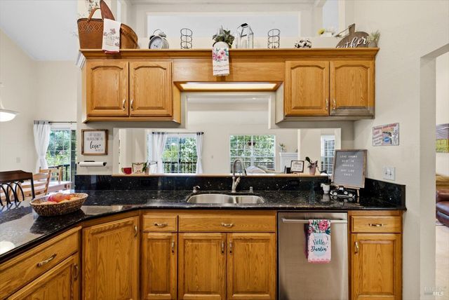 258 Circle Oaks Dr, Napa, CA 94558