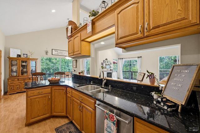 258 Circle Oaks Dr, Napa, CA 94558