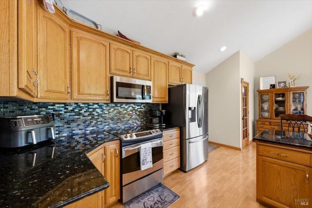 258 Circle Oaks Dr, Napa, CA 94558