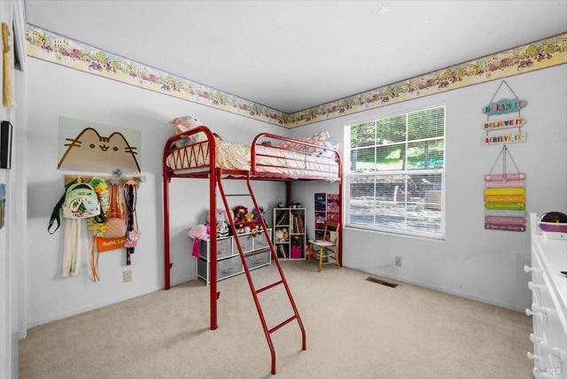 258 Circle Oaks Dr, Napa, CA 94558