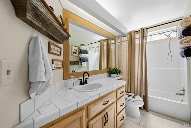 258 Circle Oaks Dr, Napa, CA 94558