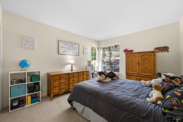 258 Circle Oaks Dr, Napa, CA 94558