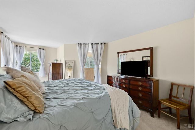 258 Circle Oaks Dr, Napa, CA 94558