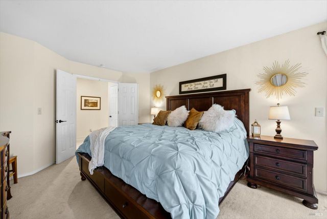 258 Circle Oaks Dr, Napa, CA 94558