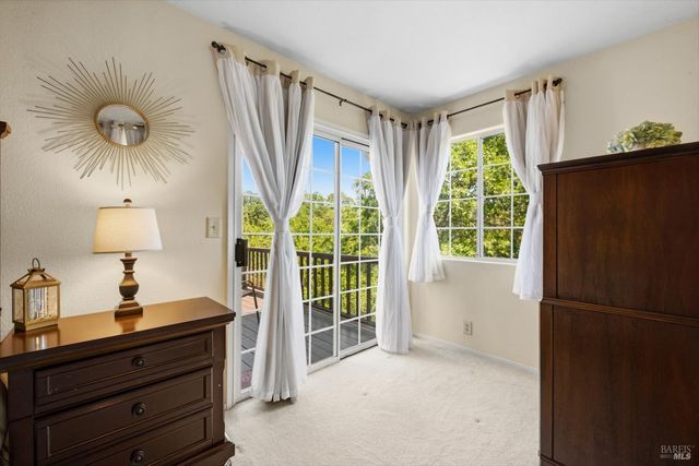 258 Circle Oaks Dr, Napa, CA 94558