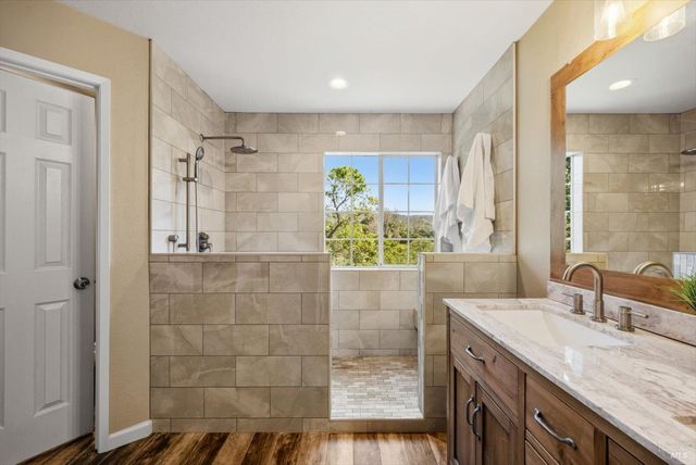 258 Circle Oaks Dr, Napa, CA 94558