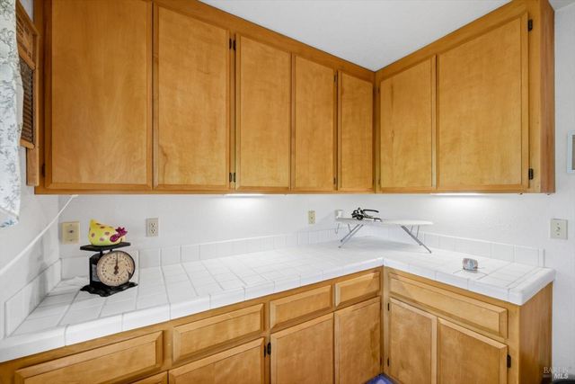 258 Circle Oaks Dr, Napa, CA 94558