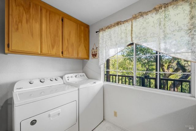 258 Circle Oaks Dr, Napa, CA 94558