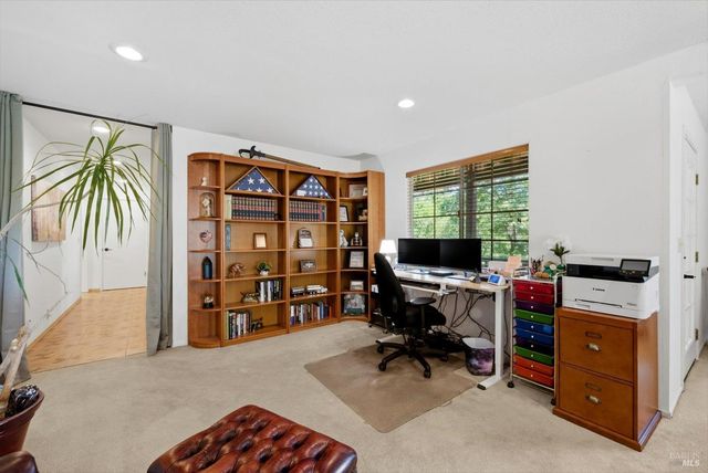 258 Circle Oaks Dr, Napa, CA 94558