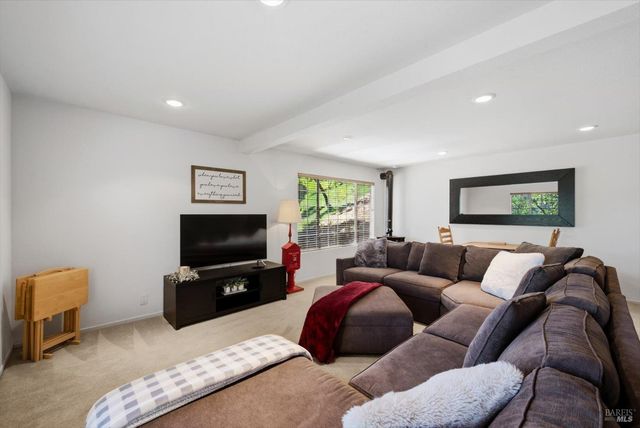 258 Circle Oaks Dr, Napa, CA 94558