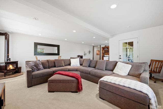 258 Circle Oaks Dr, Napa, CA 94558