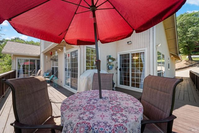 258 Circle Oaks Dr, Napa, CA 94558