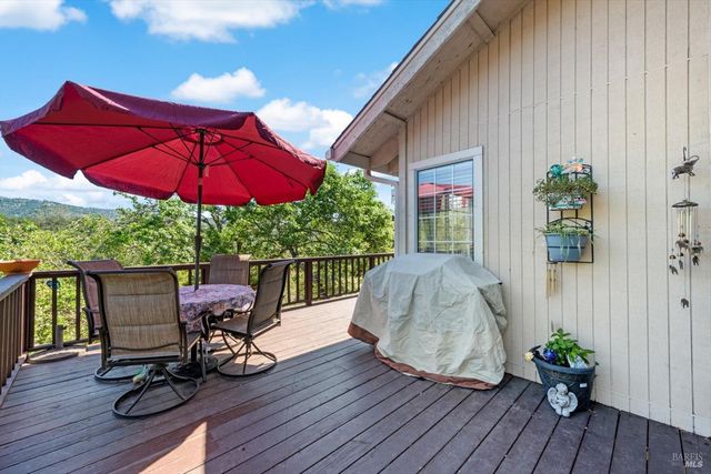 258 Circle Oaks Dr, Napa, CA 94558