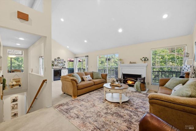 258 Circle Oaks Dr, Napa, CA 94558