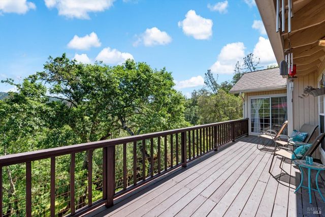 258 Circle Oaks Dr, Napa, CA 94558