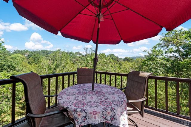 258 Circle Oaks Dr, Napa, CA 94558