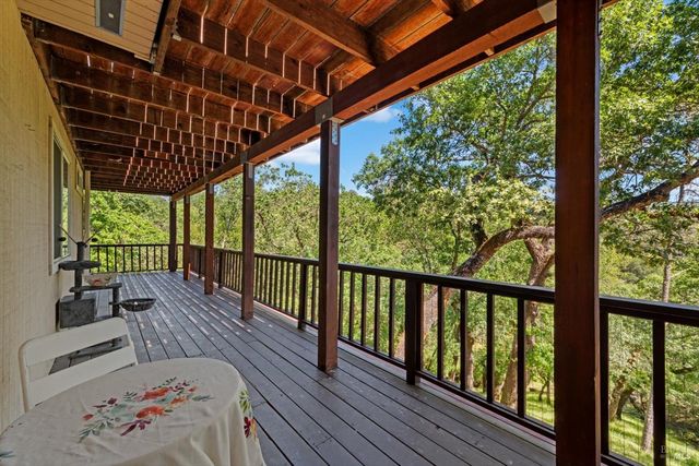 258 Circle Oaks Dr, Napa, CA 94558