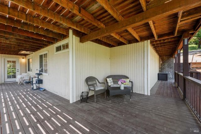 258 Circle Oaks Dr, Napa, CA 94558