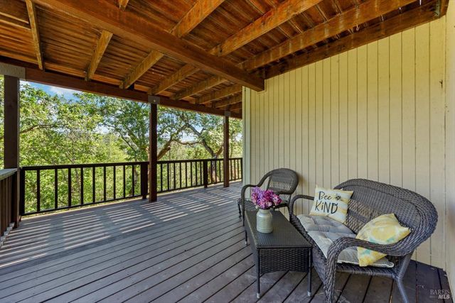 258 Circle Oaks Dr, Napa, CA 94558