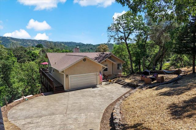258 Circle Oaks Dr, Napa, CA 94558