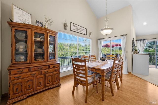 258 Circle Oaks Dr, Napa, CA 94558